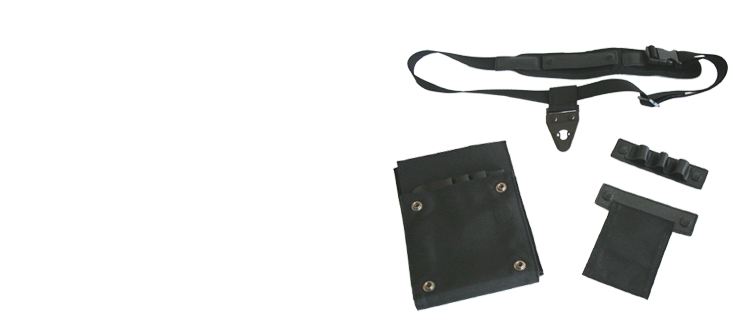 <b>1.</b> Der Clipverschluss hat sich bereits vielfach als praktische Erg�nzung zur einfachen Handhabung bew�hrt.
Die Anbringung des Verschlusses befindet sich auf dem Oberteil des ergonomisch gepolsterten Gurtes und verhindert so Druckstellen. 
Der Umfang des G�rtels geht von 78 cm bis max 125 cm.
<br><br>
<b>2.</b> Bereits 'gebrandet' liefern wir das blanke Modul aus. In K�rze werden wir Zusatzmodule zur flexiblen und individuellen Beschriftung anbieten.
Das Zusatzmodul (Individuelles Namensschild) besteht wie die Tasche aus Textilgewebe und wird mit einem Klettverschluss geliefert. Hier kann dann ein Firmenlogo oder der Name des/der Stylisten/in aufgedruckt werden.
Informationen �ber das Zusatztool erhalten Sie von uns auf Anfrage �ber Email.
<br><br>
<b>3.</b> Zus�tzlichen Komfort bietet der schnelle Verschluss im Gelenk. Mit einem Handgriff kann die Funktionstasche so von der G�rtelhalterung gel�st werden.
Die Tasche kann am Gelenk um 360 Grad gedreht werden und ist ist eine der innovativsten Neuerungen im Scherentaschenmarkt.

<br><br>
<b>4.</b> Der aus Leder bestehende Adapter kann in der Tasche, am G�rtel oder an der Vorderseite der Tasche angebracht werden.
Hier k�nnen Abteilclipse und kleine Rundb�rsten angesteckt werden. Die M�glichkeit das Tool an verschiedenen Stellen an der Tasche anzubringen, erleichtert die Handhabung im t�glichen Gebrauch. 

<br><br>
<b>5.</b> Ein spezielles Modul erlaubt die Aufbewahrung von kleinen Dingen (Trinkgeld, Rasierklingen, Visitenkarten, Ringe), die w�hrend der Arbeit st�ren.
Das Tool kann auf der Vordeseite der Tasche sowie am G�rtel angebracht werden. Ein unterbringen von arbeitstechnischen und pers�nlichen Dingen ist die Idee.

<br><br>
<b>6.</b> Halterung f�r Scheren bis max 7 Zoll
